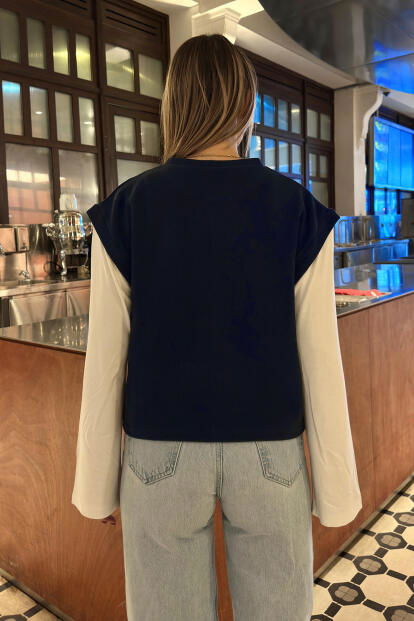 Lacivert Bisiklet Yaka Beyaz Kol Garnili Kadın Crop Sweat - 5