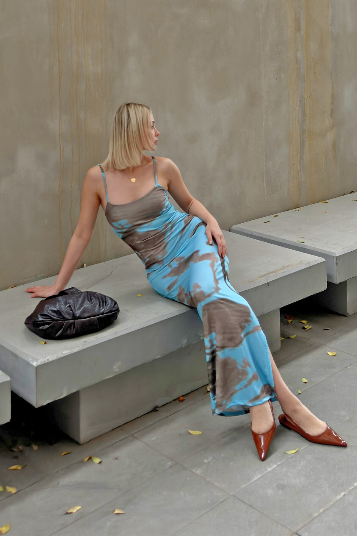 Mavi İp Askılı Soyut Desenli Yan Yırtmaç Detay Kadın Midi Elbise - 2
