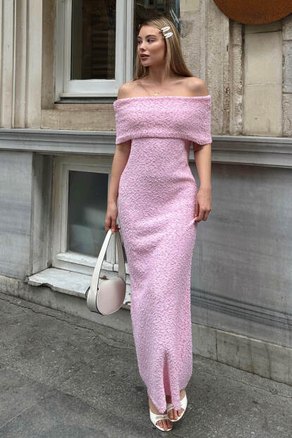 Pembe Açık Omuz Madonna Yaka Kabartma Detay Kadın Midi Elbise - 1