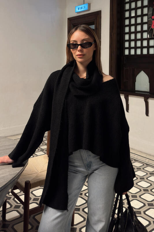 Siyah Atkı Detaylı V Yaka Oversize Kadın Triko Kazak - SWİST (1)