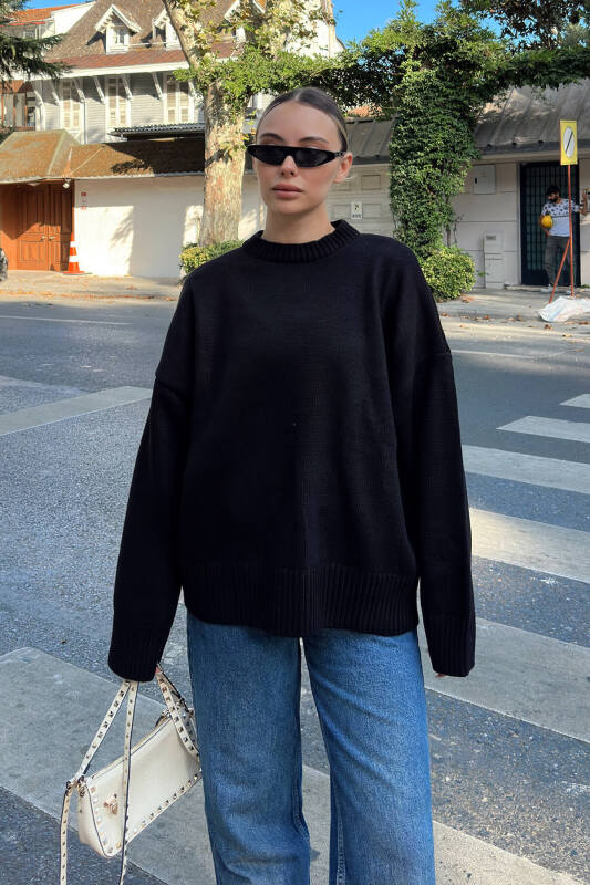 Siyah Biscuit Bisiklet Yaka Oversize Kadın Triko Kazak - SWİST (1)