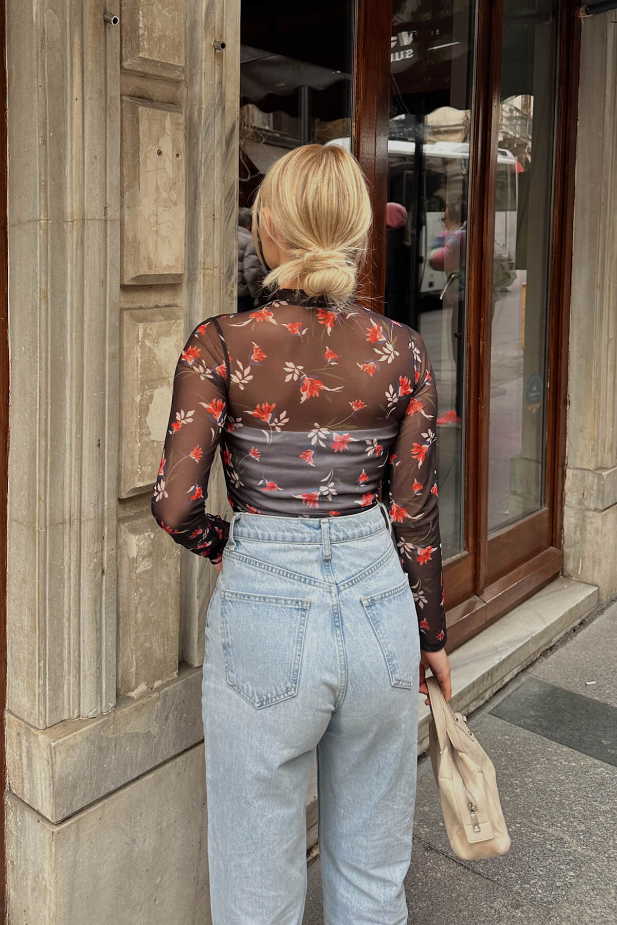 Siyah Çiçek Desenli Uzun Kol Tül Transparan Kadın Bluz - 5