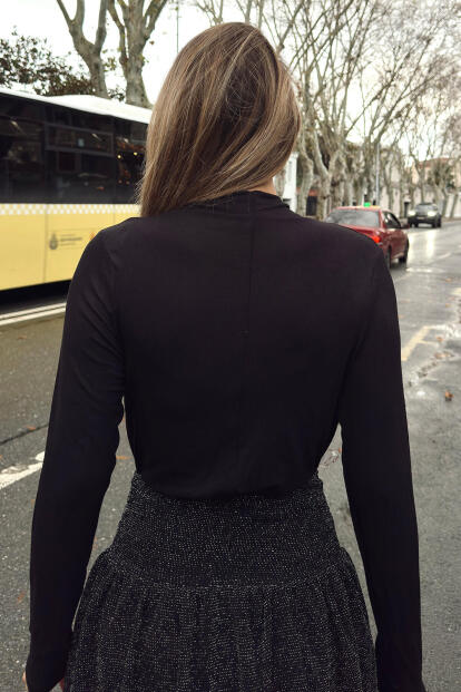 Siyah Dökümlü Degaje Yaka Uzun Kol Kadın Bluz - 5
