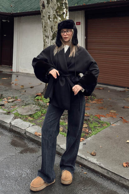 Siyah Kol Kürk Detay Kuşaklı Kadın Kısa Kaşe Kaban - 3