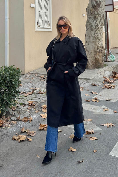 Siyah Oversize Kuşaklı Kruvaze Yaka Apoletli Kadın Midi Trençkot - 2