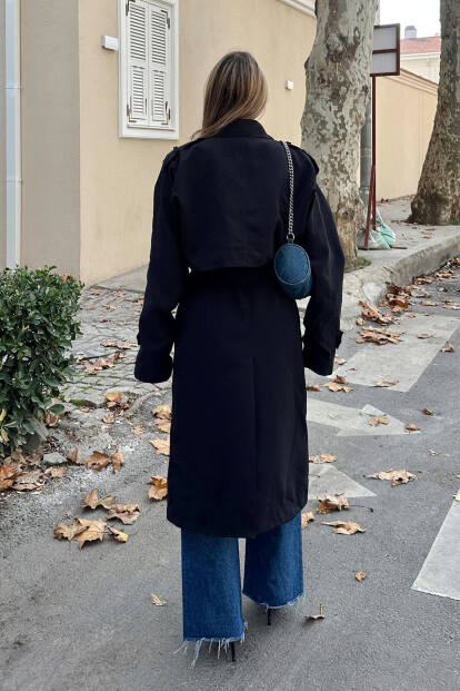 Siyah Oversize Kuşaklı Kruvaze Yaka Apoletli Kadın Midi Trençkot - 5