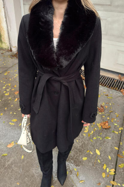 Siyah Yaka Kürklü Kol Manşet Detay Kuşaklı Kadın Kaşe Kaban - 4