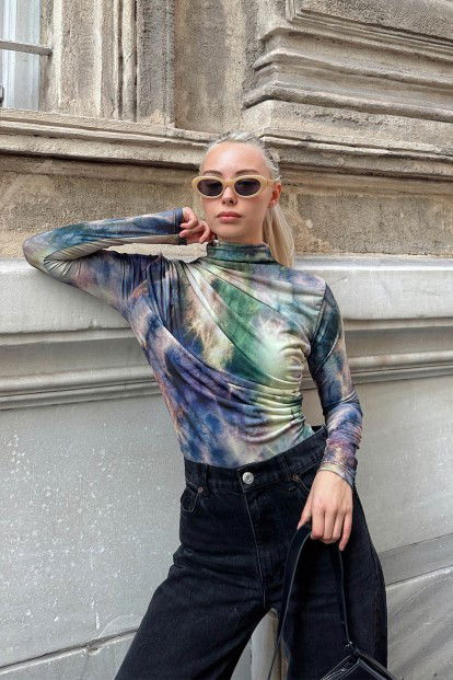 Yeşil Batik Desen Yarım Balıkçı Omuz ve Bel Drapeli Kadın Bluz Crop - 3