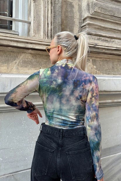 Yeşil Batik Desen Yarım Balıkçı Omuz ve Bel Drapeli Kadın Bluz Crop - 5